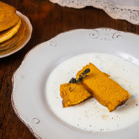 Flan di zucca su fondue di formaggi